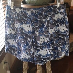 Lee natural fit shorts size 10 in good shape.   Cute  see pics for measurements